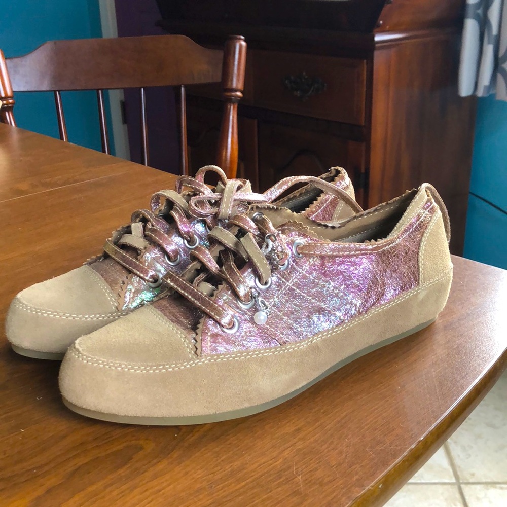 Hype Energy Suede Metallic Tan Pink Purple Sneakers, size 10. Shiny!!